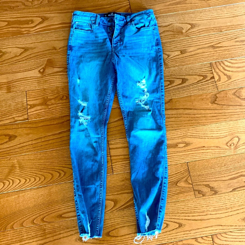 Hollister skinny 27 x 26” distressed jeans